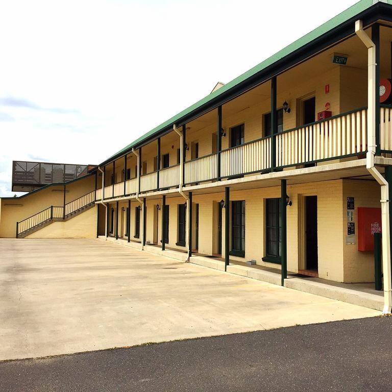 Town Square Motel Orange Exterior foto